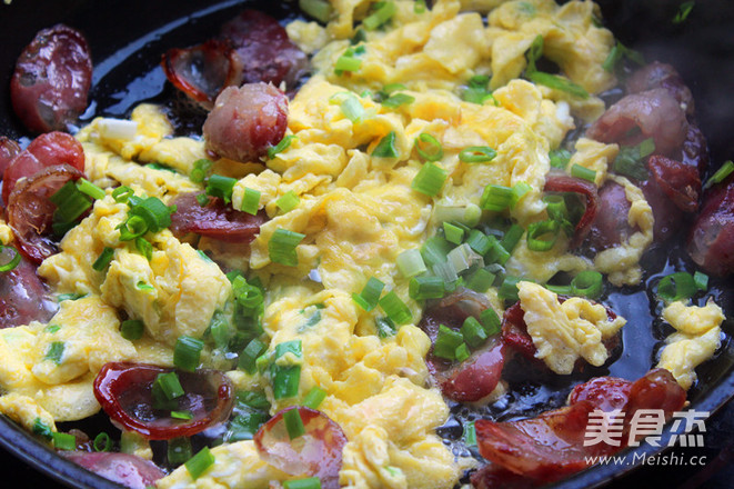 <a href=/shicai/rouqin/JiDan/index.html target=_blank><u>鸡蛋</u></a>炒腊肠的做法