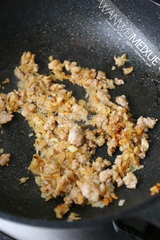 凉拌<a href=/shicai/mimian/HeFen/index.html target=_blank><u>河粉</u></a>