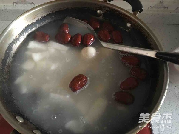 红<a href=/shicai/guopin/Zao/index.html target=_blank><u>枣</u></a><a href=/shicai/rouqin/JiDan/index.html target=_blank><u>鸡蛋</u></a>糍粑的做法