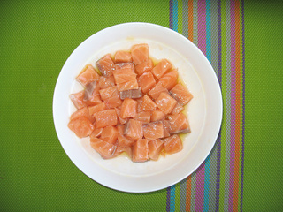 彩椒<a href=/shicai/shuichanpin/SanWenYu/index.html target=_blank><u>三文鱼</u></a>串