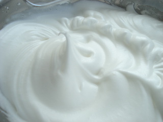 <a href=/shicai/rouqin/RouSong/index.html target=_blank><u>肉松</u></a>蛋糕卷