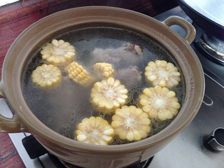 虫草花<a href=/shicai/mimian/YuMi/index.html target=_blank><u>玉米</u></a>大骨汤