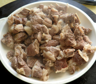 香辣<a href=/shicai/rouqin/NiuNan/index.html target=_blank><u>牛腩</u></a>烧<a href=/shicai/shucai/TuDou/index.html target=_blank><u>土豆</u></a>