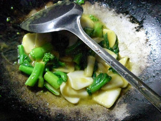 咖喱菜芯炒<a href=/shicai/mimian/NianGao/index.html target=_blank><u>年糕</u></a>