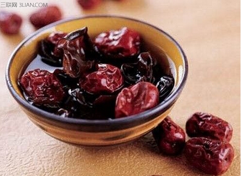 黑<a href=/shicai/shucai/MuEr/index.html target=_blank><u>木耳</u></a>怎么吃最滋补