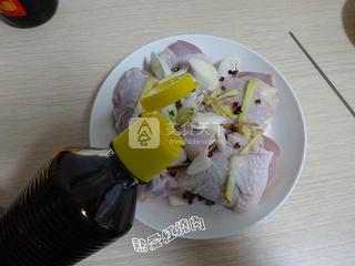 脆皮炸<a href=/shicai/rouqin/JiTui/index.html target=_blank><u>鸡腿</u></a>