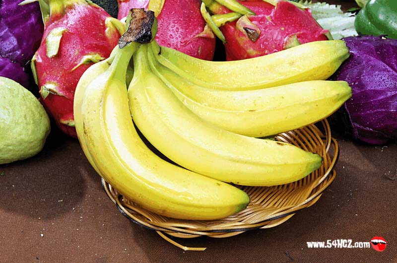 空腹吃<a href=/shicai/guopin/XianJiao/index.html target=_blank><u>香蕉</u></a>的危害4