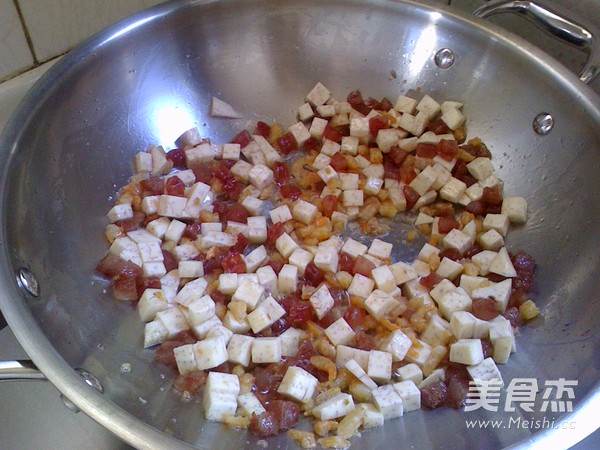 广式<a href=/shicai/shucai/YuTou/index.html target=_blank><u>芋头</u></a>糕的做法