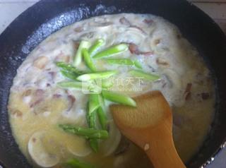 <a href=/shicai/mimian/NaiYou/index.html target=_blank><u>奶油</u></a><a href=/shicai/shucai/MoGu/index.html target=_blank><u>蘑菇</u></a><a href=/shicai/rouqin/PeiGen/index.html target=_blank><u>培根</u></a><a href=/shicai/mimian/YiMian/index.html target=_blank><u>意面</u></a>