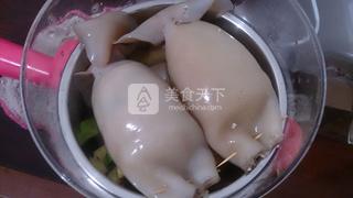 <a href=/shicai/mimian/NuoMi/index.html target=_blank><u>糯米</u></a><a href=/shicai/shuichanpin/YouYu/index.html target=_blank><u>鱿鱼</u></a>筒