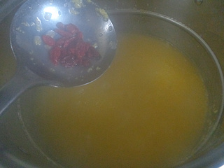 <a href=/shicai/mimian/YuMi/index.html target=_blank><u>玉米</u></a>渣<a href=/shicai/shucai/BaiHe/index.html target=_blank><u>百合</u></a>粥