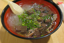 鸭<a href=/shicai/rouqin/Xue/index.html target=_blank><u>血</u></a><a href=/shicai/mimian/FenSi/index.html target=_blank><u>粉丝</u></a>汤的做法