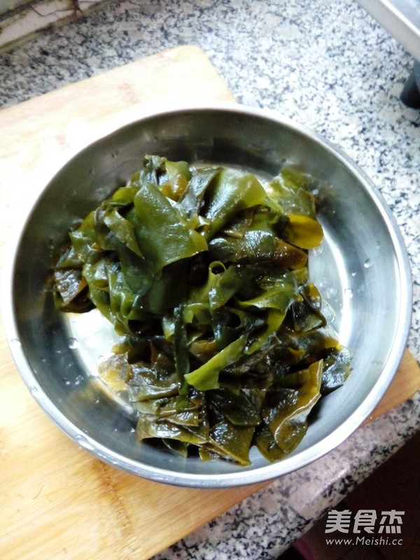 海<a href=/shicai/shucai/JieCai/index.html target=_blank><u>芥菜</u></a>炖<a href=/shicai/mimian/DouFu/index.html target=_blank><u>豆腐</u></a>的做法
