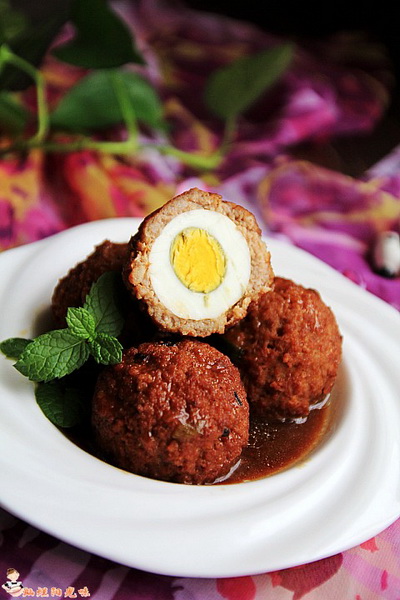 <a href=zt/hsszt target=_blank><u>红烧狮子头</u></a>的做法