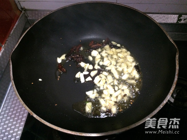 虾米<a href=/shicai/shucai/TongHao/index.html target=_blank><u>茼蒿</u></a>的做法