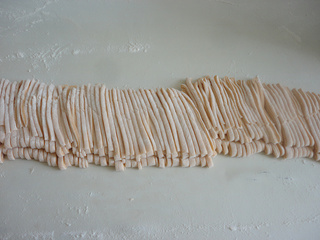 <a href=/shicai/shucai/HuLuoBo/index.html target=_blank><u>胡<a href=/shicai/shucai/LuoBo/index.html target=_blank><u>萝卜</u></a></u></a>汁手擀面