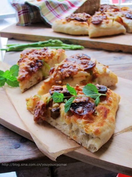 <a href=/shicai/rouqin/XiangChang/index.html target=_blank><u>香肠</u></a>披萨的做法