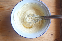 <a href=/shicai/guopin/MangGuo/index.html target=_blank><u>芒果</u></a><a href=/shicai/mimian/SuanNai/index.html target=_blank><u>酸奶</u></a>冻<a href=/shicai/mimian/ZhiShi/index.html target=_blank><u>芝士</u></a>的做法步骤:7