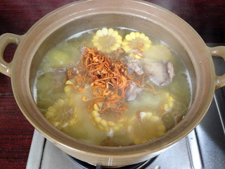 虫草花<a href=/shicai/mimian/YuMi/index.html target=_blank><u>玉米</u></a>大骨汤