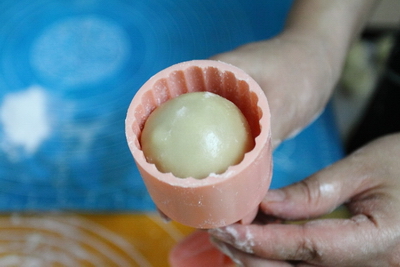 DIY广式蛋黄月饼步骤10