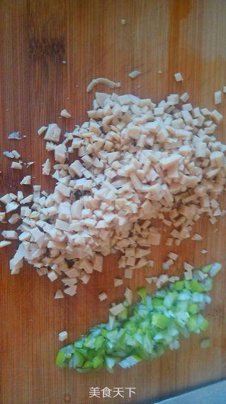 <a href=/shicai/rouqin/HuoTui/index.html target=_blank><u>火腿</u></a><a href=/shicai/rouqin/JiDan/index.html target=_blank><u>鸡蛋</u></a>卷