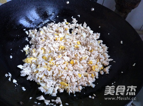 <a href=/shicai/shucai/JiuCai/index.html target=_blank><u>韭菜</u></a><a href=/shicai/rouqin/JiDan/index.html target=_blank><u>鸡蛋</u></a>馅饼的做法