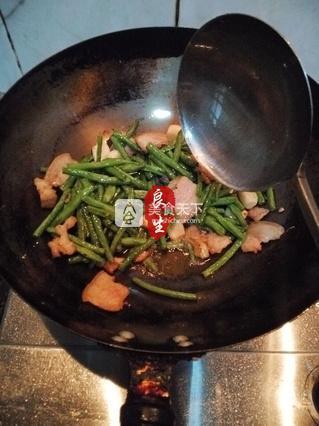 烧汁长<a href=/shicai/shucai/DouJiao/index.html target=_blank><u>豆角</u></a>