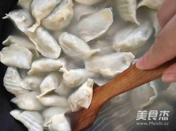 <a href=/shicai/shucai/QinCai/index.html target=_blank><u>芹菜</u></a><a href=/shicai/rouqin/ZhuRou/index.html target=_blank><u>猪肉</u></a>水饺的做法
