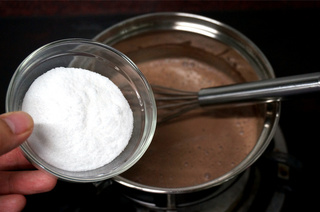 <a href=/shicai/mimian/QiaoKeLi/index.html target=_blank><u>巧克力</u></a>布丁