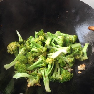 蒜蓉<a href=/shicai/shucai/XiLanHua/index.html target=_blank><u>西兰花</u></a>