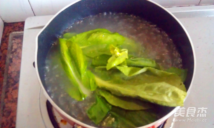 波波肠蛋汤<a href=/shicai/mimian/MiFen/index.html target=_blank><u>米粉</u></a>的做法