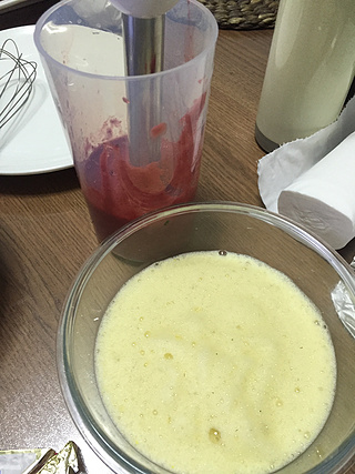 <a href=/shicai/guopin/CaoMei/index.html target=_blank><u>草莓</u></a>慕斯蛋糕