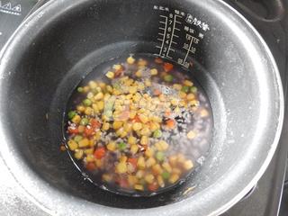 杂蔬<a href=/shicai/mimian/HeiMi/index.html target=_blank><u>黑米</u></a>烧麦