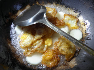 <a href=/shicai/rouqin/AnChunDan/index.html target=_blank><u><a href=/shicai/rouqin/AnChun/index.html target=_blank><u>鹌鹑</u></a>蛋</u></a>煮<a href=/shicai/shucai/ShanYao/index.html target=_blank><u>山药</u></a>