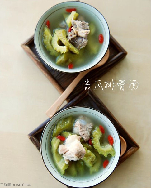 <a href=/shicai/shucai/KuGua/index.html target=_blank><u>苦瓜</u></a><a href=/shicai/rouqin/PaiGu/index.html target=_blank><u>排骨</u></a>汤做法