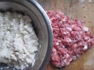 <a href=/shicai/mimian/DouFu/index.html target=_blank><u>豆腐</u></a>丸子汤的做法步骤2