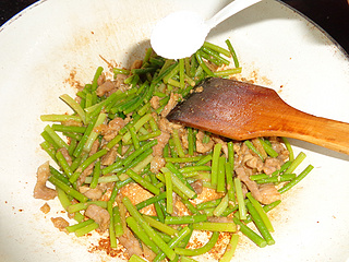 肉丝炒<a href=/shicai/shucai/SuanTai/index.html target=_blank><u>蒜薹</u></a>