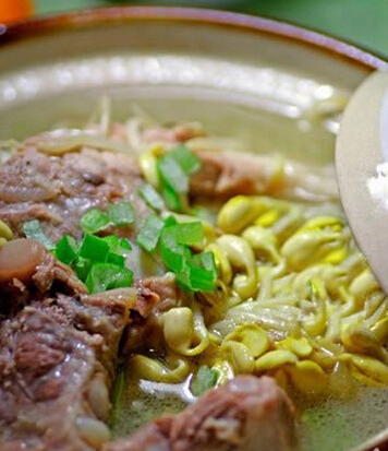 <a href=/shicai/mimian/HuangDou/index.html target=_blank><u>黄豆</u></a>芽<a href=/shicai/rouqin/PaiGu/index.html target=_blank><u>排骨</u></a>汤怎么做？