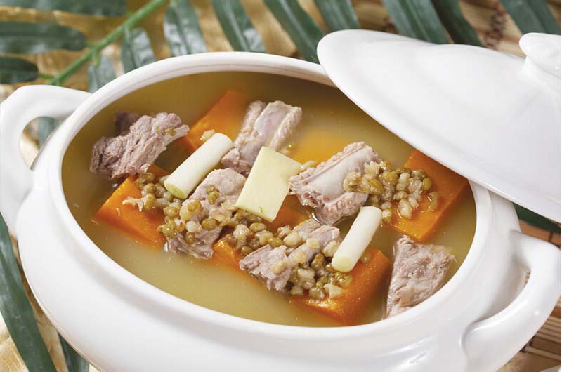 清炖<a href=/shicai/rouqin/PaiGu/index.html target=_blank><u>排骨</u></a>的做法1