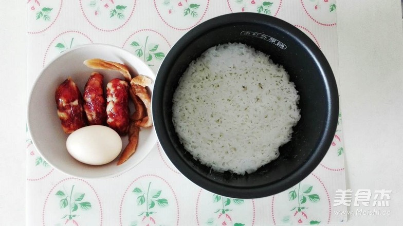 腊肠蛋炒饭的做法