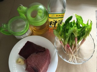 生滚<a href=/shicai/rouqin/ZhuGan/index.html target=_blank><u>猪肝</u></a>瘦肉<a href=/shicai/shucai/BoCai/index.html target=_blank><u>菠菜</u></a>根汤