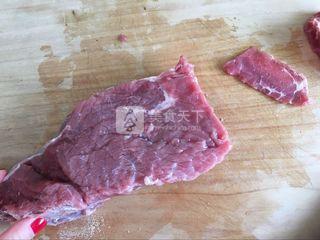 水煮<a href=/shicai/rouqin/NiuRou/index.html target=_blank><u>牛肉</u></a>