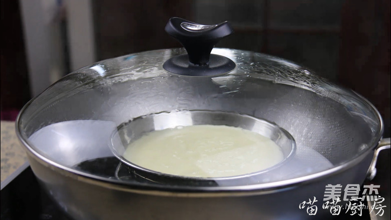 <a href=/shicai/guopin/MangGuo/index.html target=_blank><u>芒果</u></a><a href=/shicai/mimian/NuoMi/index.html target=_blank><u>糯米</u></a>糍的做法