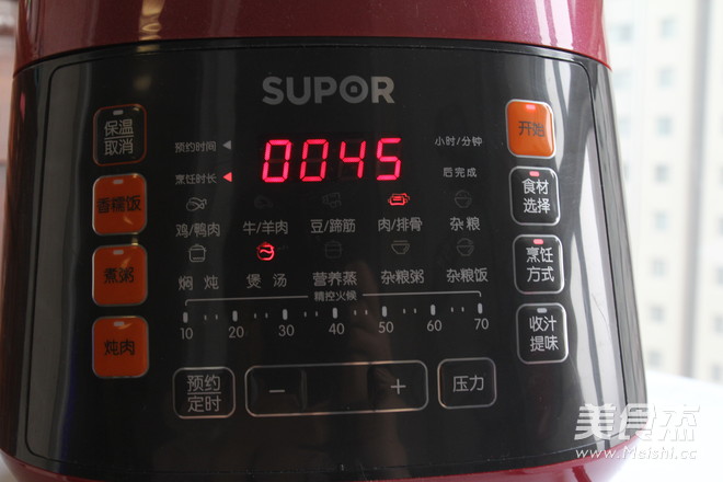 #苏泊尔#<a href=/shicai/mimian/YuMi/index.html target=_blank><u>玉米</u></a>虫草花<a href=/shicai/rouqin/PaiGu/index.html target=_blank><u>排骨</u></a>汤的做法