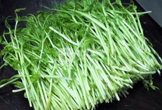 上汤<a href=/shicai/shucai/DouMiao/index.html target=_blank><u>豆苗</u></a>