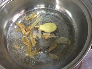 鱼胶炖<a href=/shicai/mimian/NiuNai/index.html target=_blank><u>牛奶</u></a>