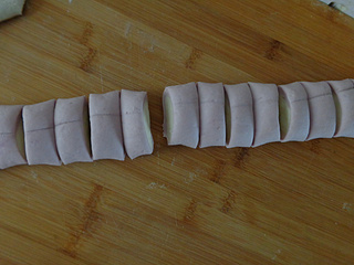 <a href=/shicai/shucai/MeiGuiHua/index.html target=_blank><u>玫瑰花</u></a>馒头