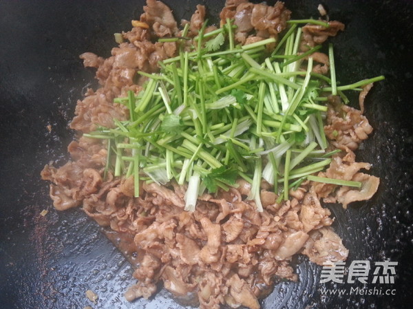 <a href=/shicai/shucai/XiangCai/index.html target=_blank><u>香菜</u></a>杆炒<a href=/shicai/rouqin/YangRou/index.html target=_blank><u>羊肉</u></a>的做法