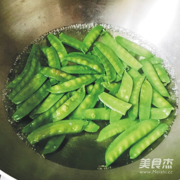 虫草花炒<a href=/shicai/guopin/Xing/index.html target=_blank><u>杏</u></a>鲍菇的做法