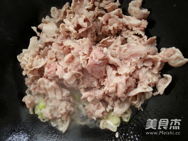 <a href=/shicai/shucai/XiangCai/index.html target=_blank><u>香菜</u></a>杆炒<a href=/shicai/rouqin/YangRou/index.html target=_blank><u>羊肉</u></a>的做法